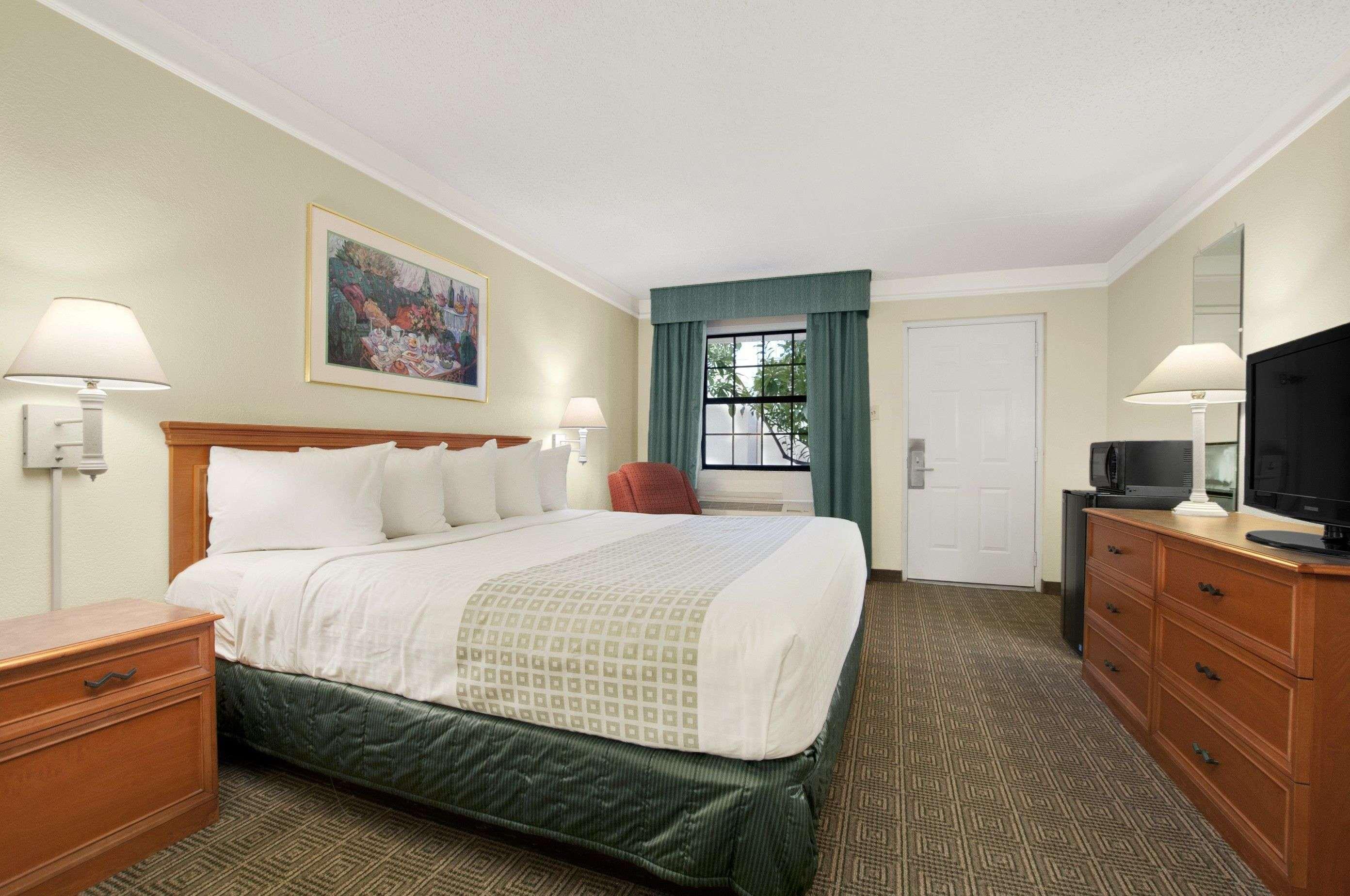 Motel Baymont By Wyndham 2*