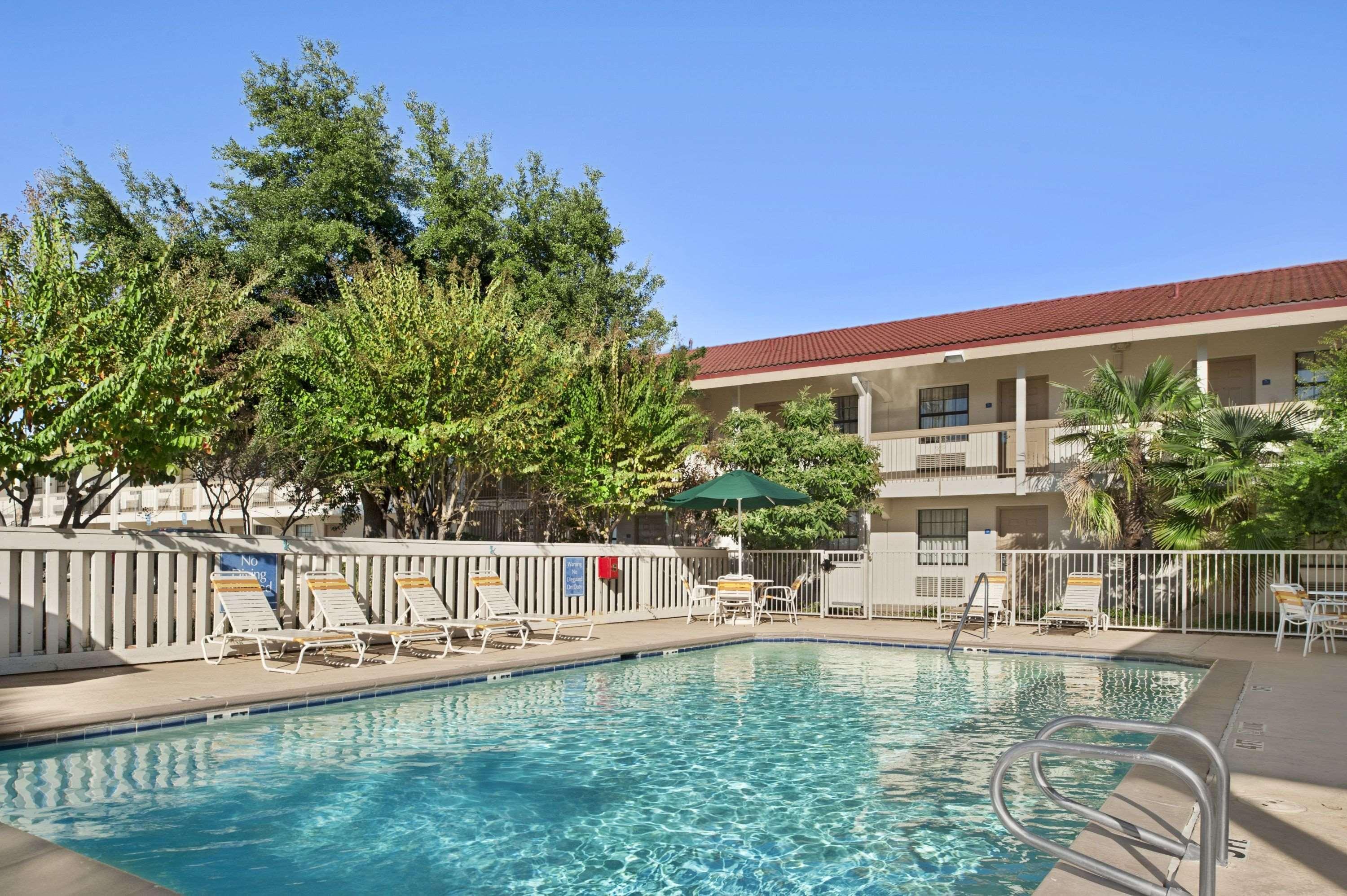 Motel Baymont By Wyndham 2*