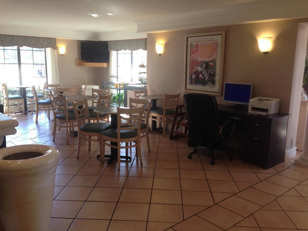 Motel Baymont By Wyndham 2*